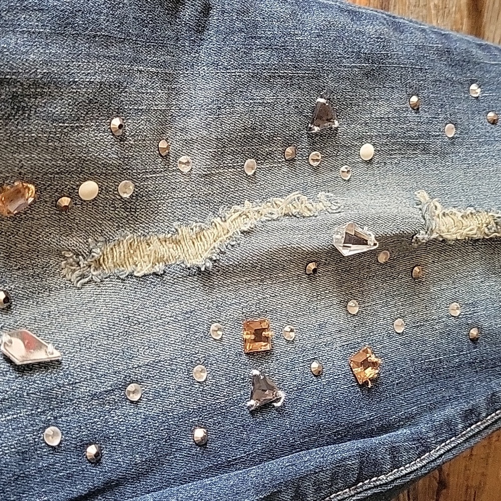 Seven7 Embellished/Distressed Denim Jeans, 5 Pocket, Skinny Ankle Size 8 - Picture 4 of 13
